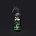 Detailer profesional usando limpiador multiusos All Intra en el interior de un coche