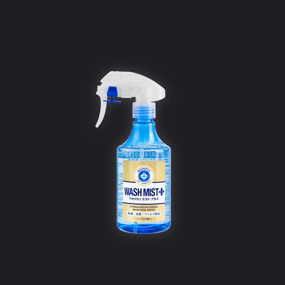 Limpieza y desinfección del salpicadero del coche con el APC Wash Mist Plus de Soft99